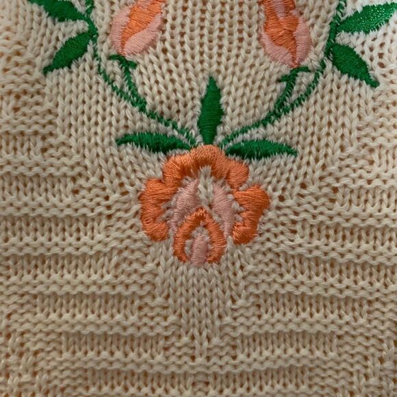 Vintage Pastel Embroidered Pullover Knit Sleeveless Sweater - Picture 4 of 15